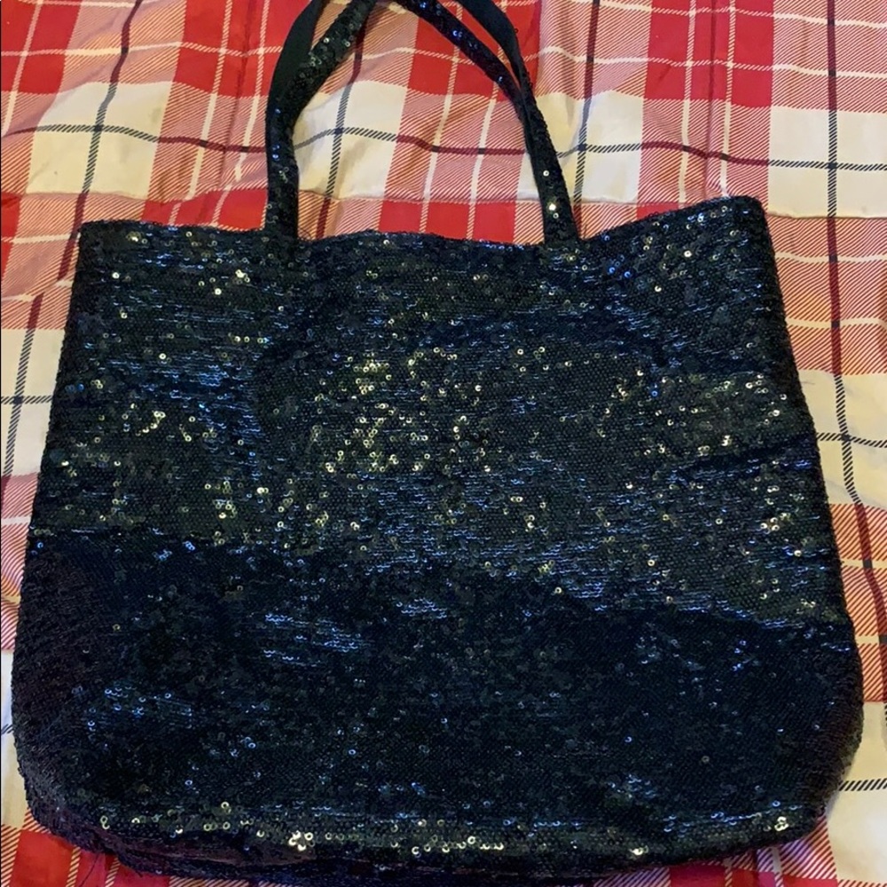 Black Sequins shoulder bag.
